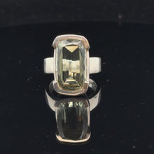 Загружайте и воспроизводите видео в средстве просмотра галереи Prasiolite ring, size 18.5, 15.5 g, 925 silver
