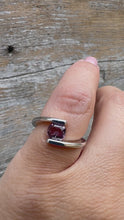 Load and play video in Gallery viewer, Spinel Ring 2 carats in 585 gold
