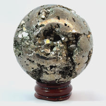Загружайте и воспроизводите видео в средстве просмотра галереи Pyrite sphere 5 cm
