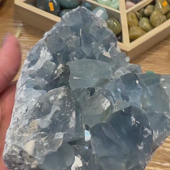 Celestine Druze 170 g 17 × 9 × 7 cm