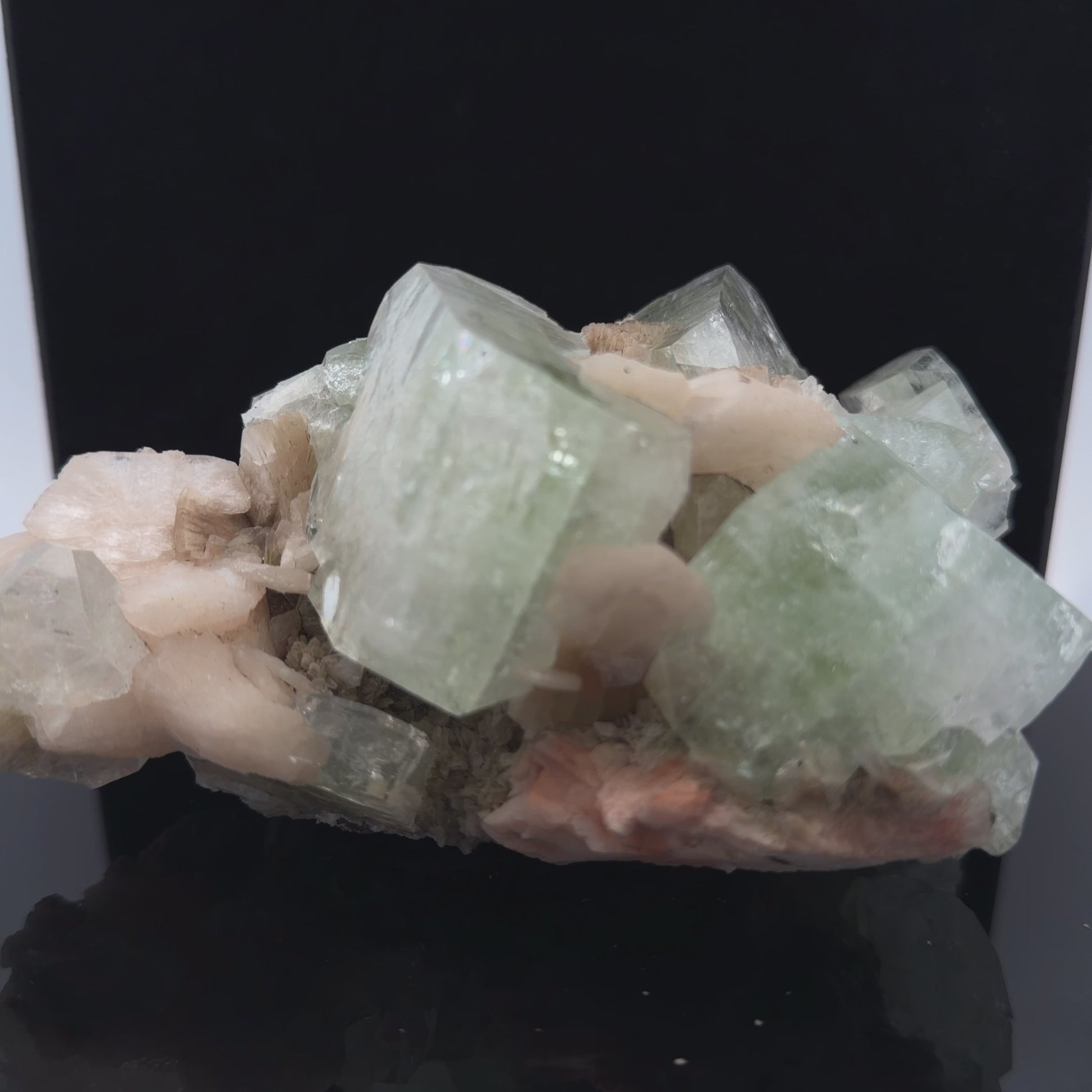 Apophyllite Stilbite Crystal Formation 630 g 17 × 10 × 5 cm