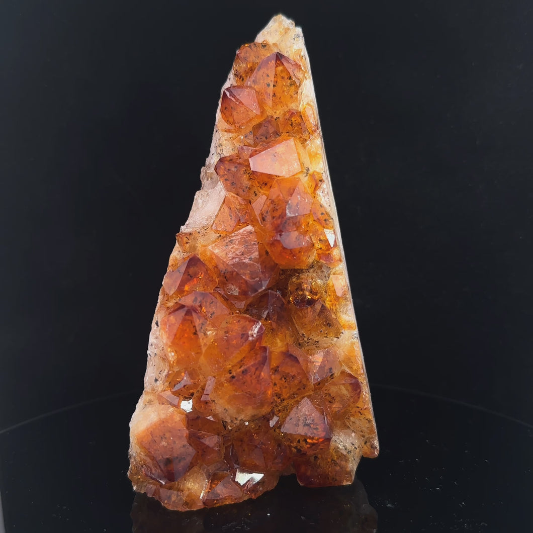 Друза Цитрин 440 гр; 5 на 6 на 11 см