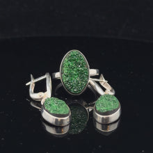 Загружайте и воспроизводите видео в средстве просмотра галереи Комплект Уваровит, кольцо 16,5 размер, серьги 4 см ; серебро 925
