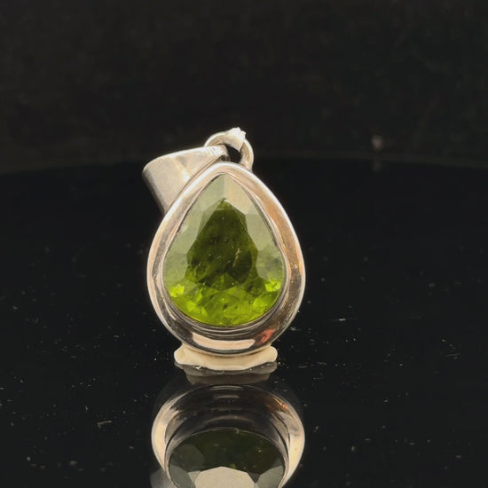 Chrysolite (Peridot) Pendant 3 cm 12.7 g Silver 925