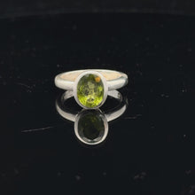 Загружайте и воспроизводите видео в средстве просмотра галереи Peridot Ring Size 17 Sterling Silver 925
