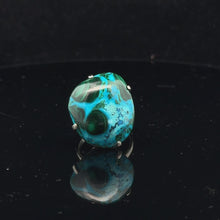 Load and play video in Gallery viewer, Кольцо Хризоколла 17,5 размер, камень 2 на 2 см, металл ньюзельбирн
