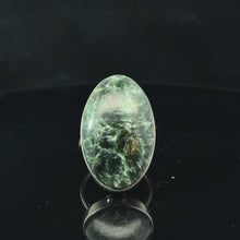 Lejupielādējiet un atskaņojiet videoklipus galerijas skatītājā Serafinīta gredzens, 10g, akmens 20 x 35mm, izmērs 19; 925. proves sudrabs
