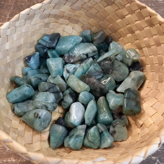 Emerald Beryl Processed Mineral Stone 4-5 g 1-2 cm