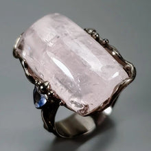 Load image into Gallery viewer, Серебряное кольцо с натуральным морганитом, 24+ карата, размер камня 24 на 13, вес 11.4гр, размер 18, 925 пробы
