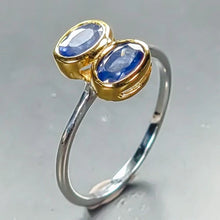 Загрузить изображение в средство просмотра галереи, Серебряное кольцо с натуральным синим сапфиром, размер камня 6×4, вес 1.8 г, размер 17.5, 925 пробы
