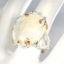 Load image into Gallery viewer, Серебряное кольцо с натуральным лунным камнем, 32 карата, вес 12.8гр, размер камня 25 на 20, размер 18.5, 925 пробы

