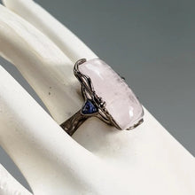 Load image into Gallery viewer, Серебряное кольцо с натуральным морганитом, 24+ карата, размер камня 24 на 13, вес 11.4гр, размер 18, 925 пробы
