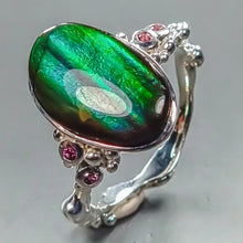 Lejupielādēt attēlu galerijas skatītājā, Ammolīta gredzens, 9 karāti, 4,7 g, 16 x 10 mm; izmērs 17,5; 925 sudrabs
