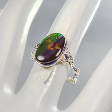 Lejupielādēt attēlu galerijas skatītājā, Ammolīta gredzens, 9 karāti, 4,7 g, 16 x 10 mm; izmērs 17,5; 925 sudrabs
