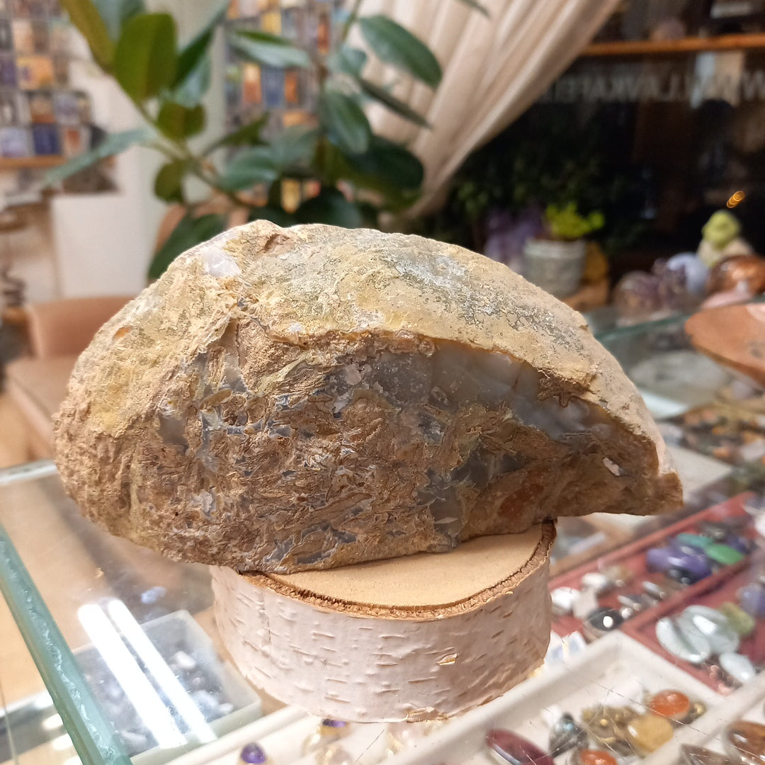 Agate Geode 545 g 7 cm