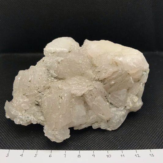Calcite Druze 616 g 13 × 9 × 5 cm