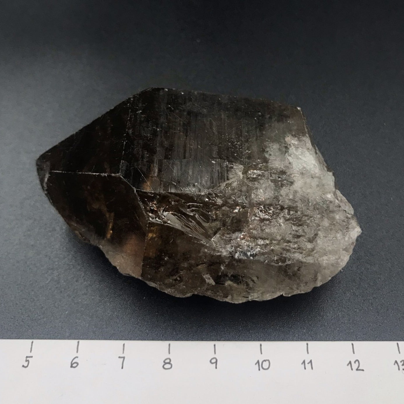 Smoky Quartz 135 g 8 × 6 × 3 cm