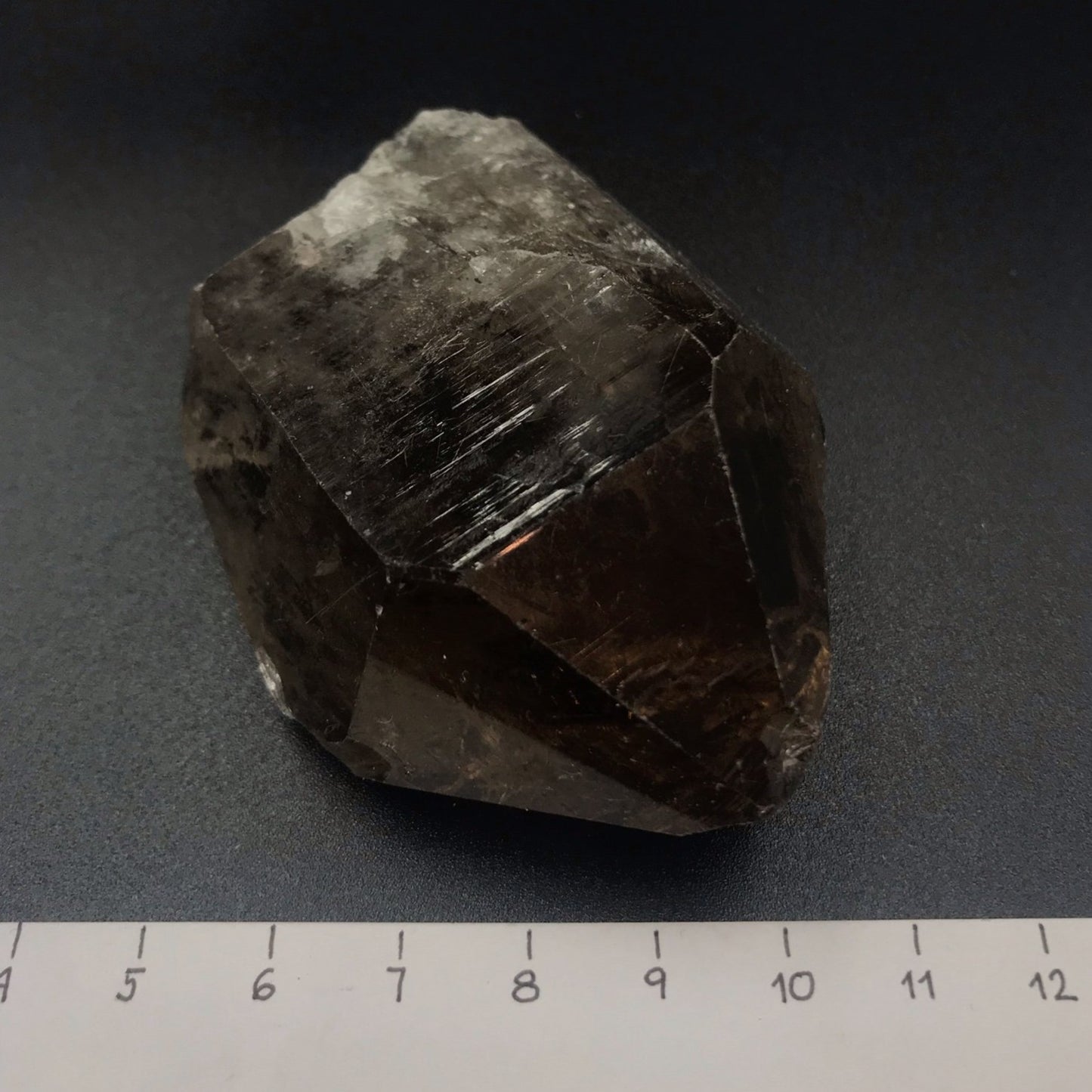 Smoky Quartz 135 g 8 × 6 × 3 cm