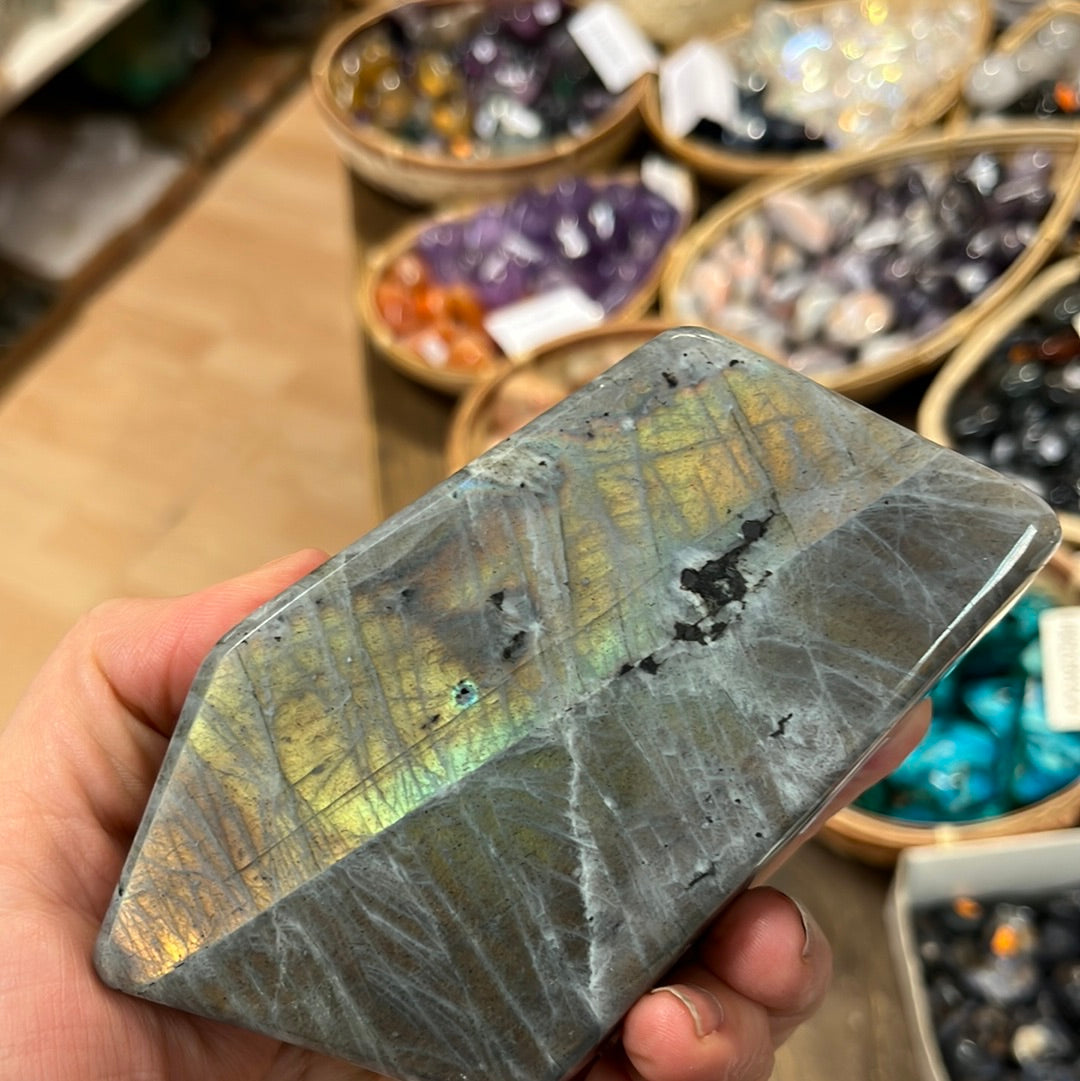 Лабрадорит (Мадаскар) 476г, 12х3,5х6,5см